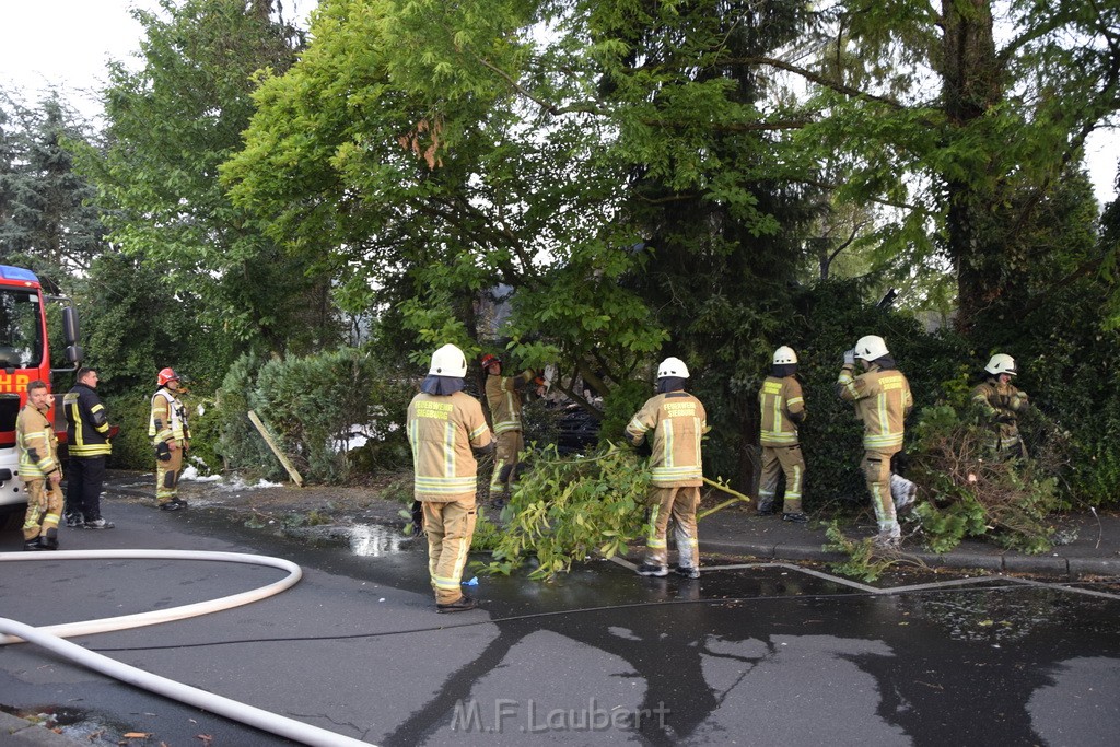 Grossfeuer Einfamilienhaus Siegburg Muehlengrabenstr P0829.JPG - Miklos Laubert